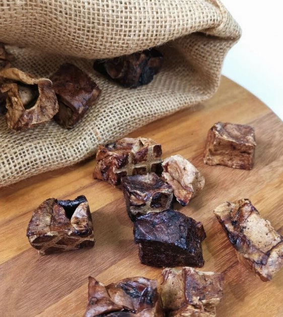 Boneve Earthmade Free-Range Grass-Fed Lamb Lung Chunks Air-Dried Dog Treats