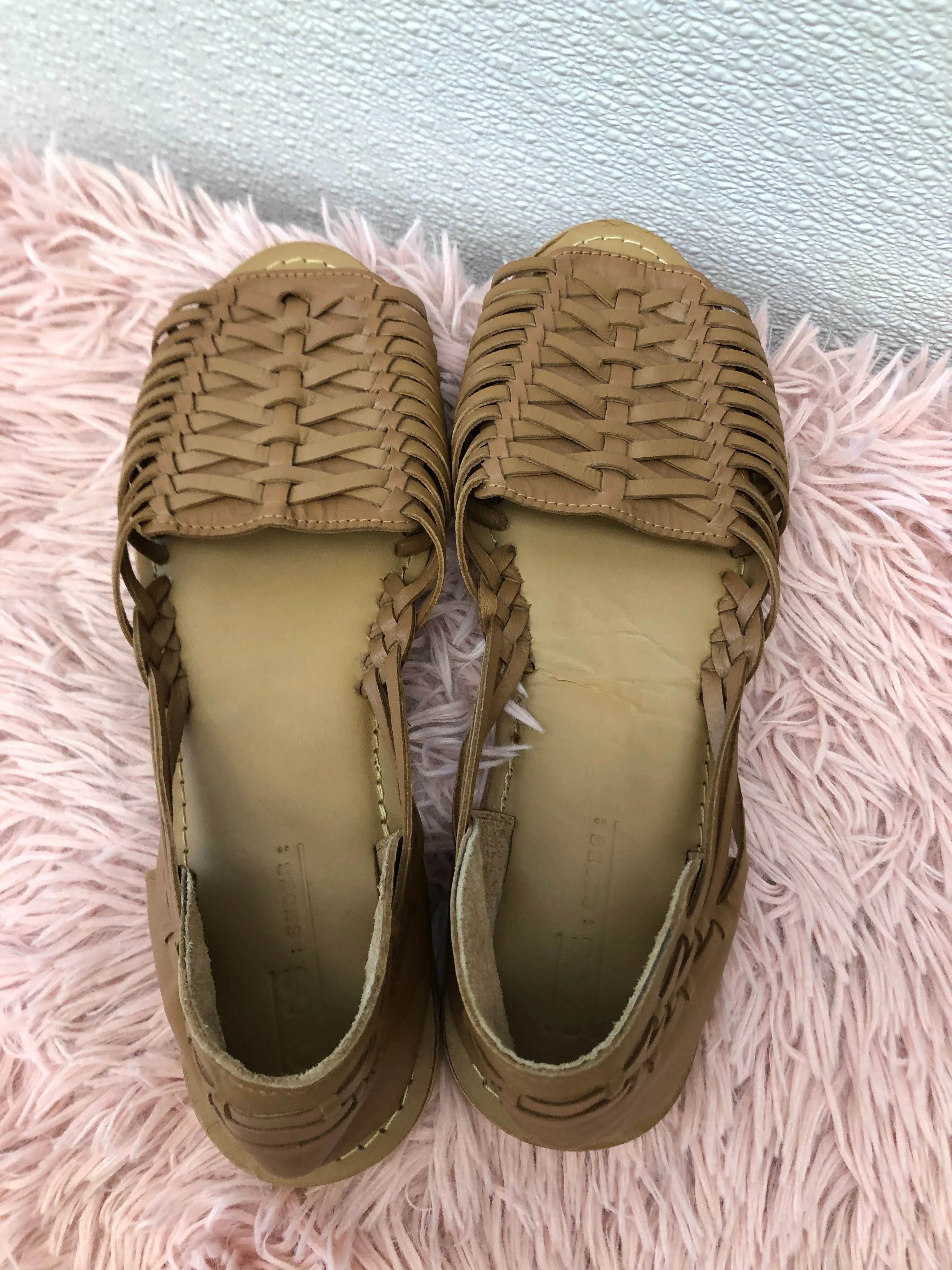 Brown Sandals Flats Crocs, Size 6 crocs