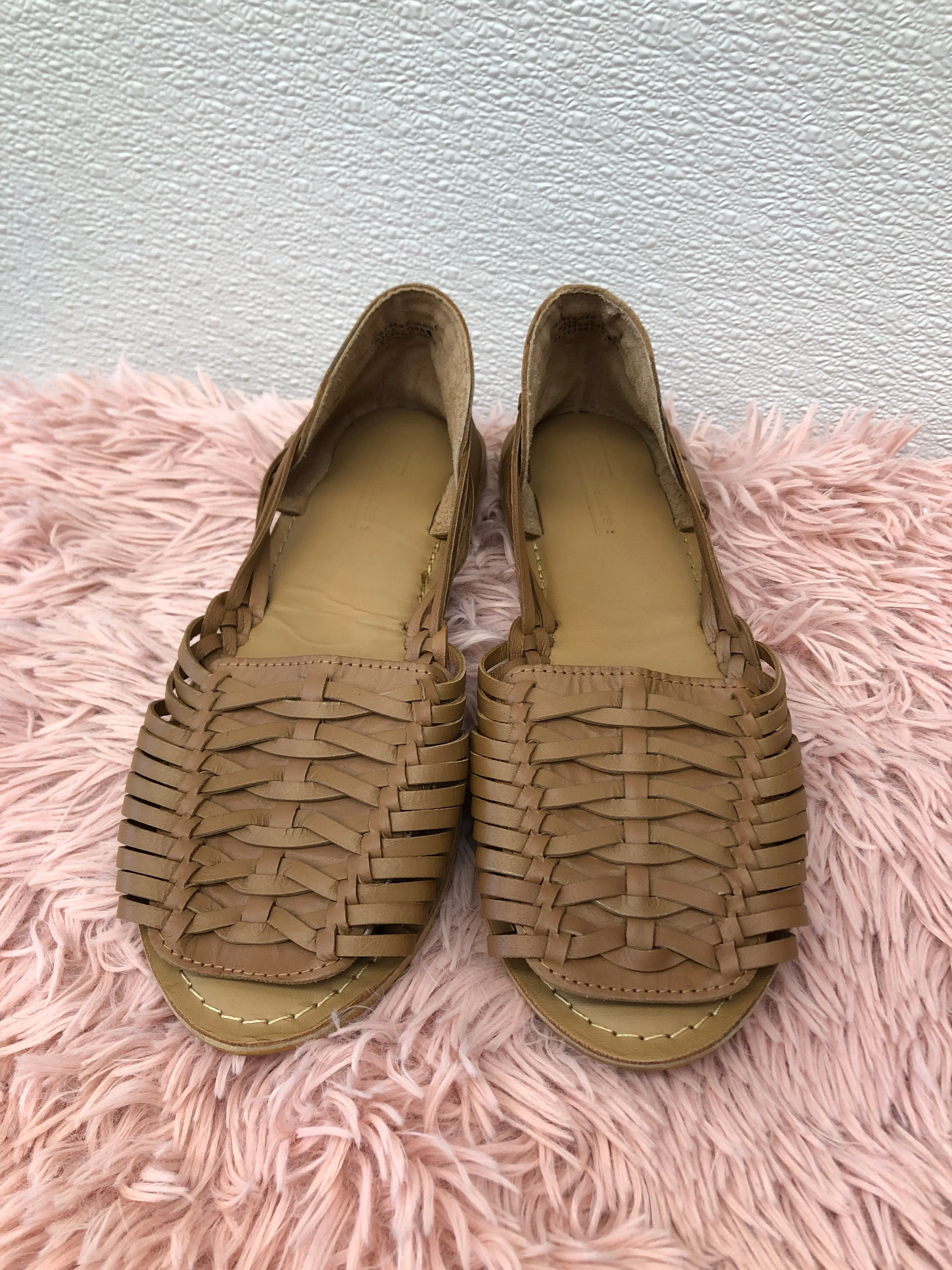 Brown Sandals Flats Crocs, Size 6 crocs