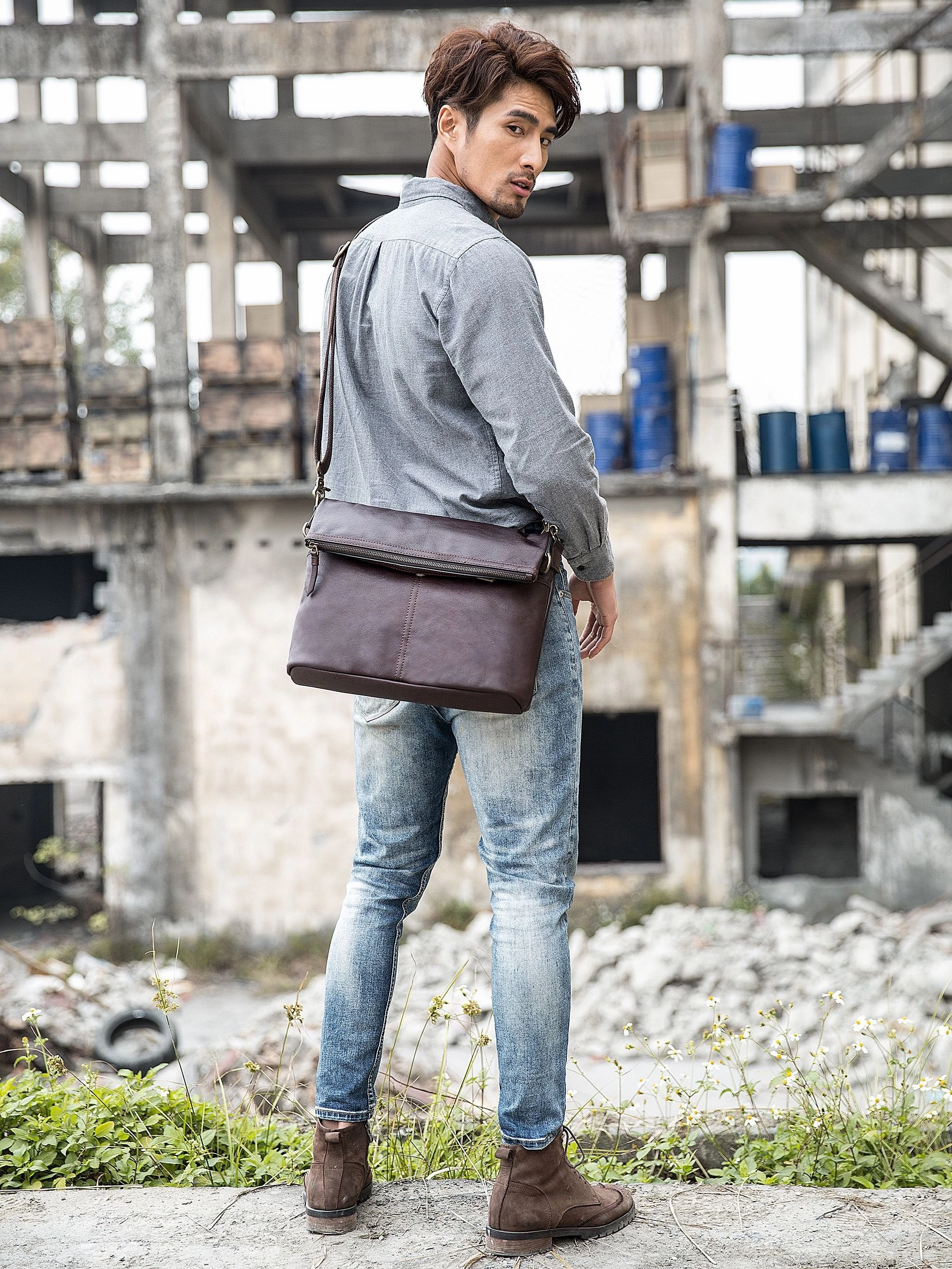 Brown Cool Leather Mens 11 inches Side Bags Messenger Bags Khaki Leather Courier Bag for Men