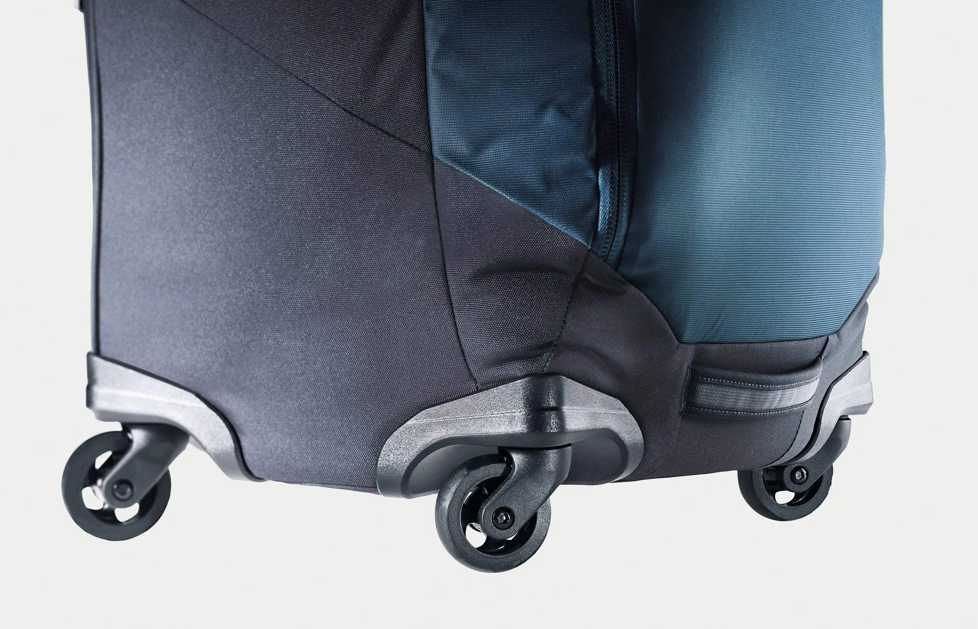 Deuter Aviant 80L 4-Wheel Large Luggage Bags Deuter