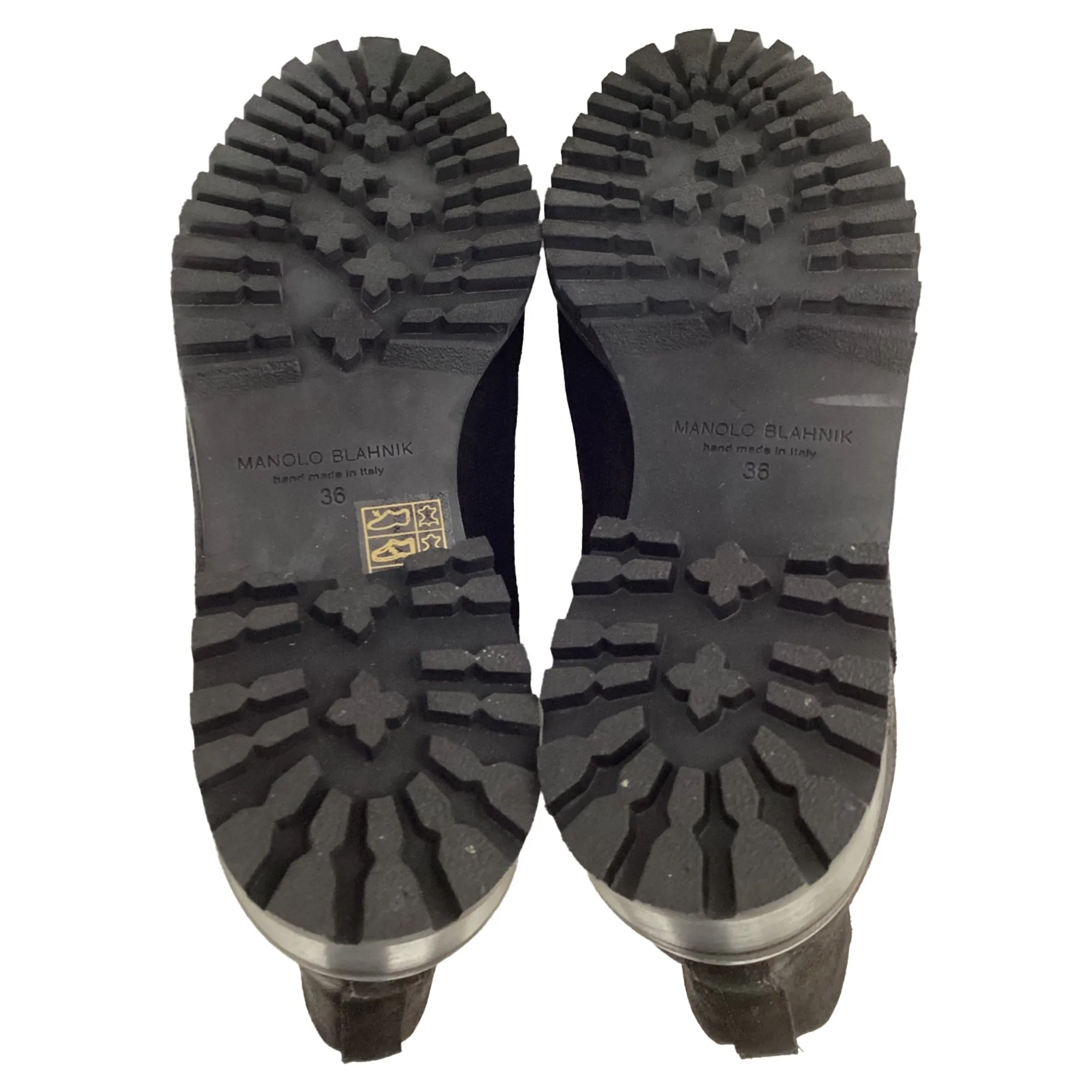 Manolo Blahnik Chelata Chelsea Boots in Black Suede Shoes_Manolo-Blahnik