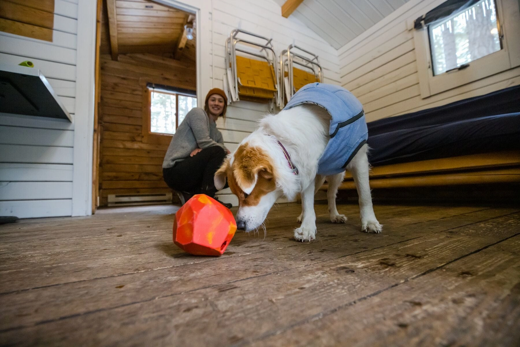 Ruffwear Gnawt-a-Rock Natural Rubber Treat Dispenser Throw Dog Toy (Salamander Orange)