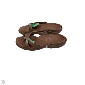 Sandals Flats By Crocs In Brown, Size: 7 crocs