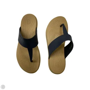 Sandals Flats By Crocs In Navy, Size: 5 crocs