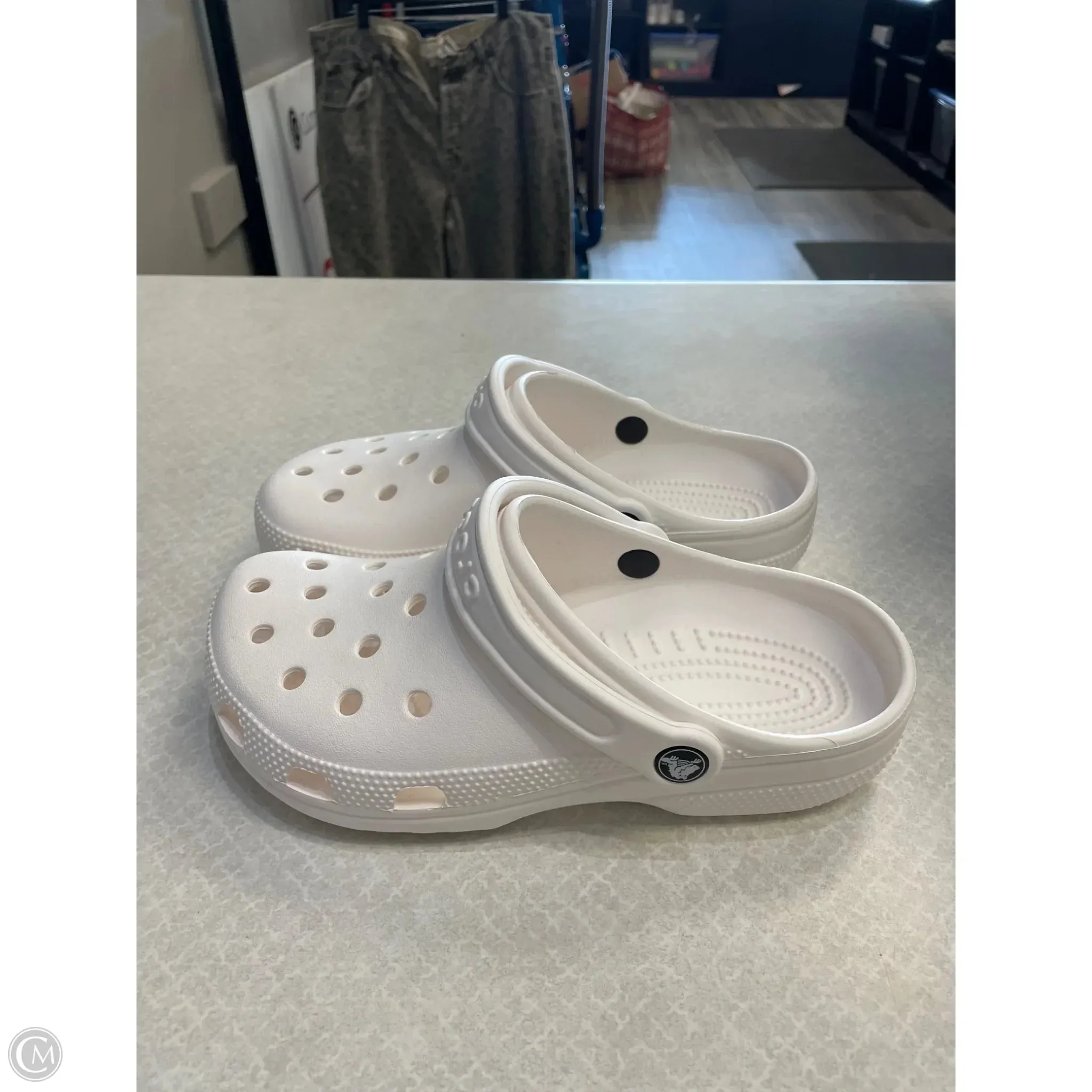 Shoes Athletic By Crocs In White, Size: 7 crocs