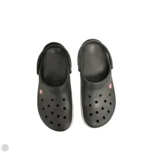 Shoes Flats By Crocs In Black & White, Size: 11 crocs