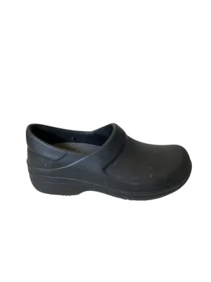 Shoes Flats By Crocs In Black, Size: 6 crocs