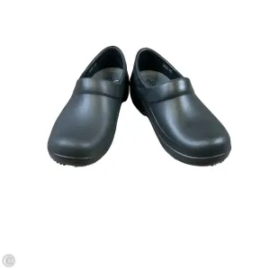 Shoes Flats By Crocs In Black, Size: 6 crocs
