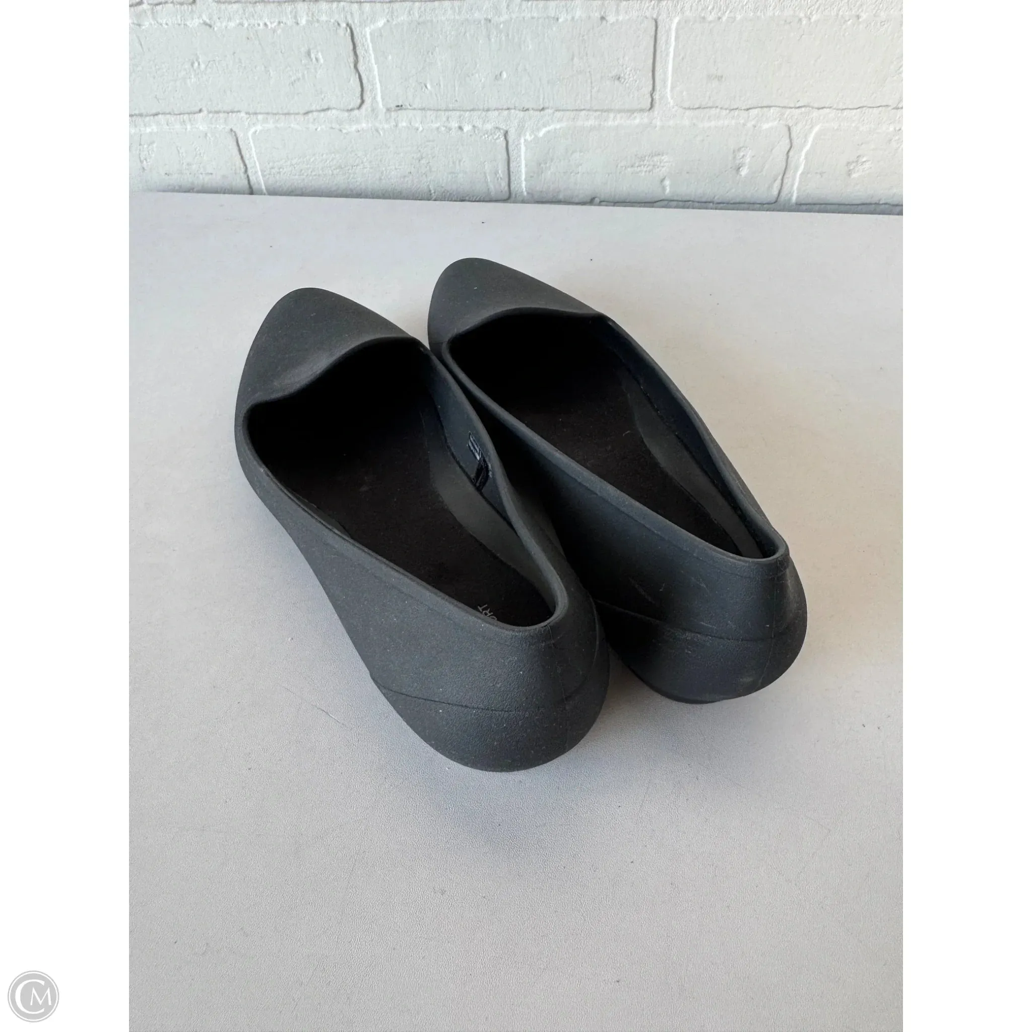 Shoes Flats By Crocs In Black, Size: 9 crocs