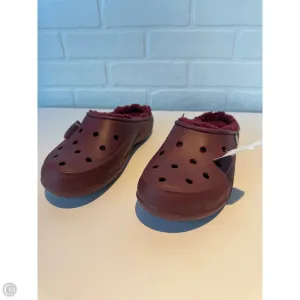 Shoes Flats By Crocs In Red, Size: 7 crocs