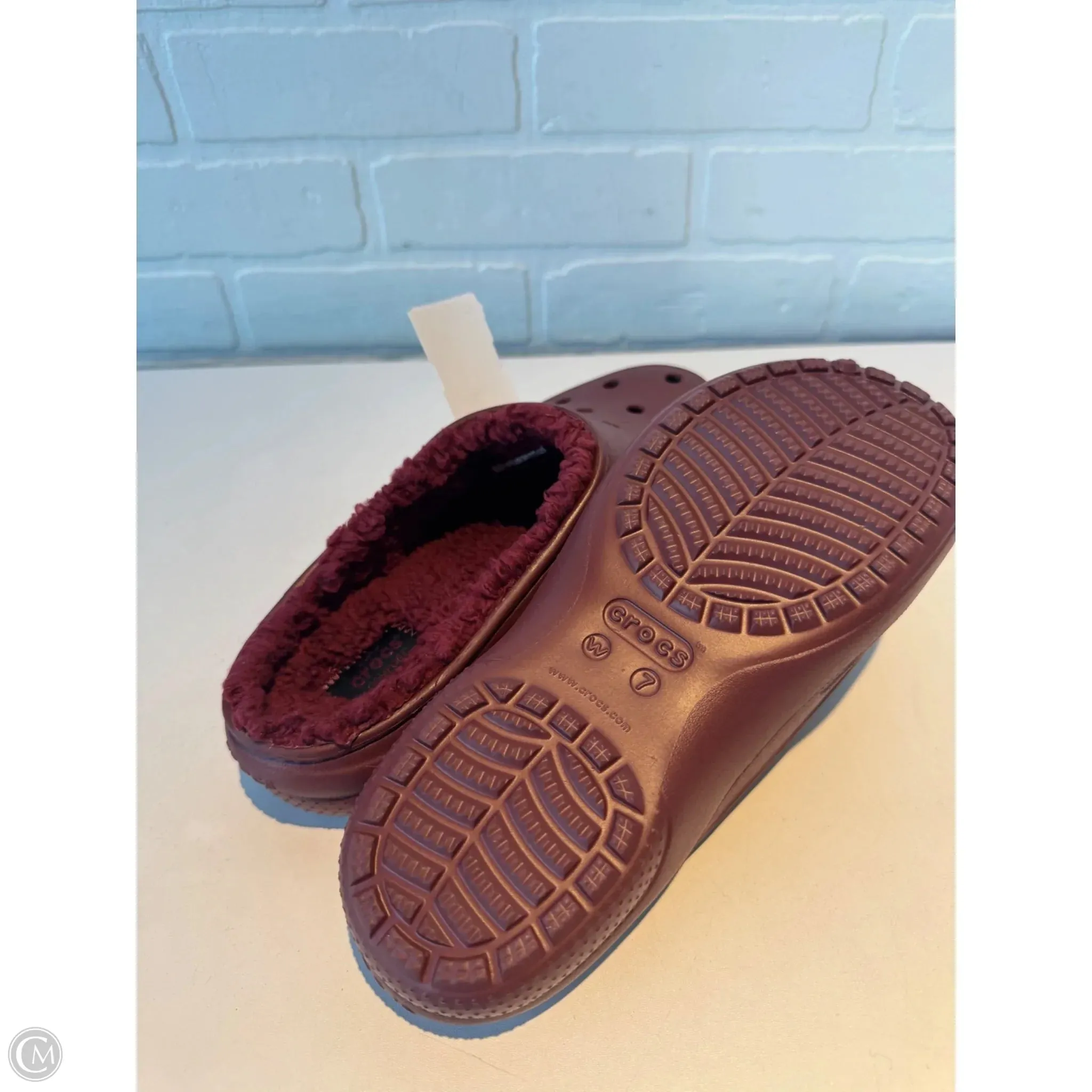 Shoes Flats By Crocs In Red, Size: 7 crocs