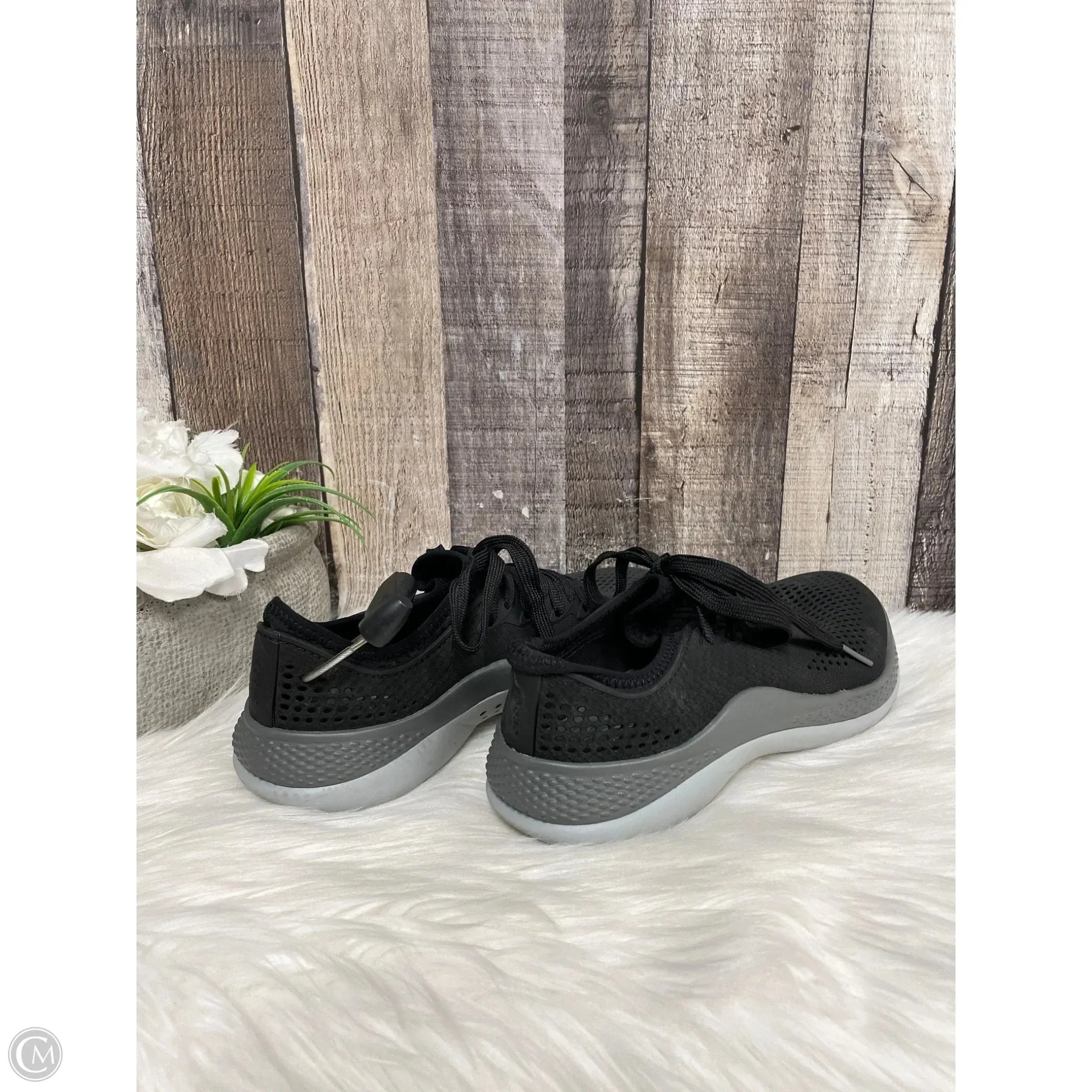 Shoes Sneakers By Crocs In Black, Size: 8 crocs