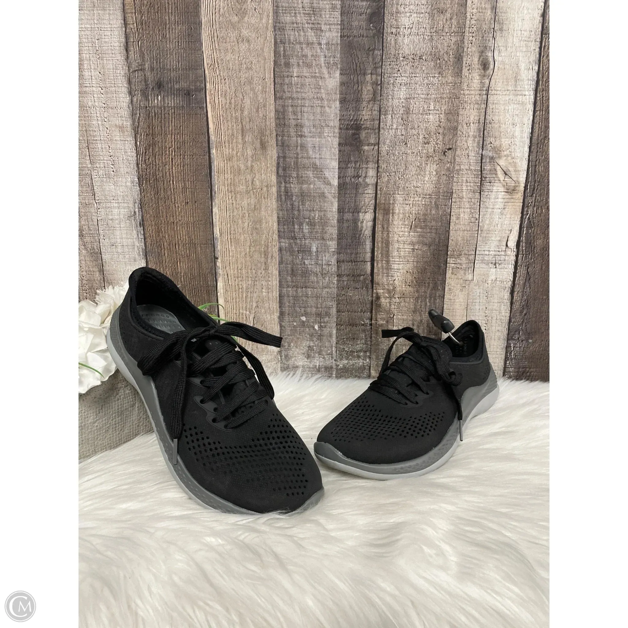 Shoes Sneakers By Crocs In Black, Size: 8 crocs