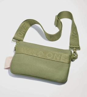 Wild One Recycled Knit Walking Treat Pouch (Moss) dog nutrition,healthy dog food
